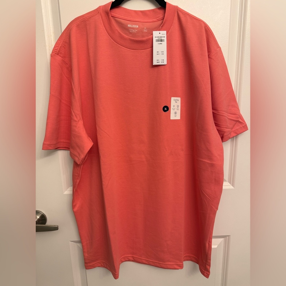 Hollister Men’s Cooling Tshirt brand new size XL